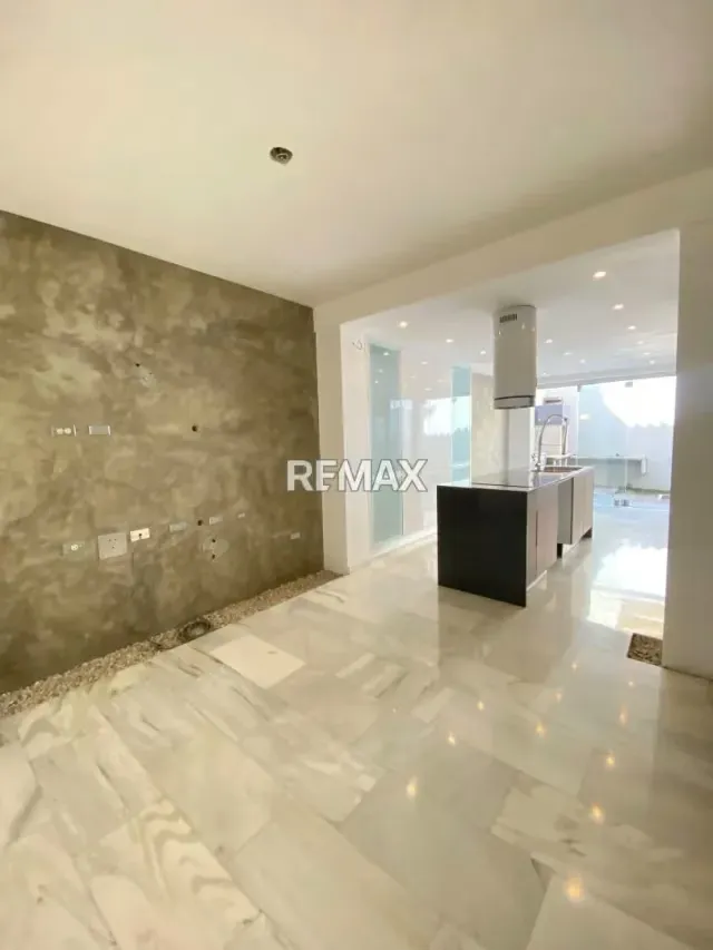 CASA EN VENTA URBANIZACION VILLA PARIS - 8