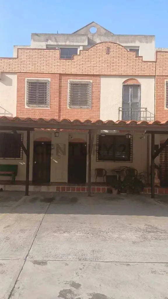 VENTA DE TOWNHOUSE Urb. Tazajal, Res. Villa Florencia 1