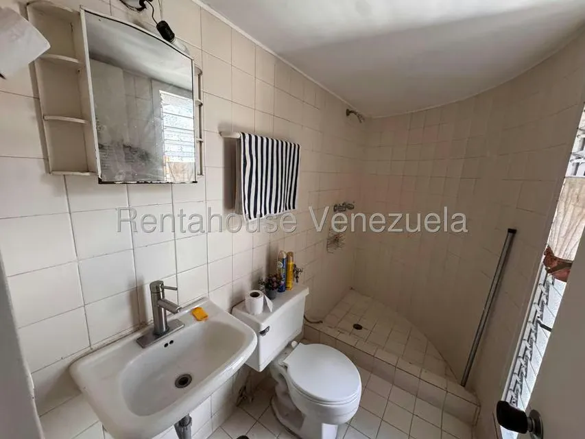 Apartamento (1 Nivel) en Venta en Los Dos Caminos, Distrito Metropolitano - 12