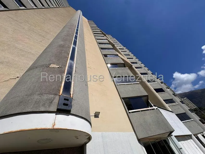 Apartamento (1 Nivel) en Venta en Los Dos Caminos, Distrito Metropolitano - 3