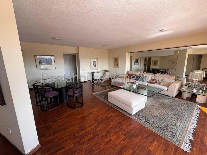Apartamento (1 Nivel) en Venta en Los Dos Caminos, Distrito Metropolitano - 8