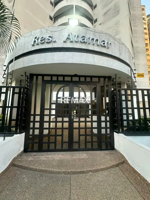 EN VENTA APARTAMENTO RES. ATAMAR URB. LAS CHIMENEAS