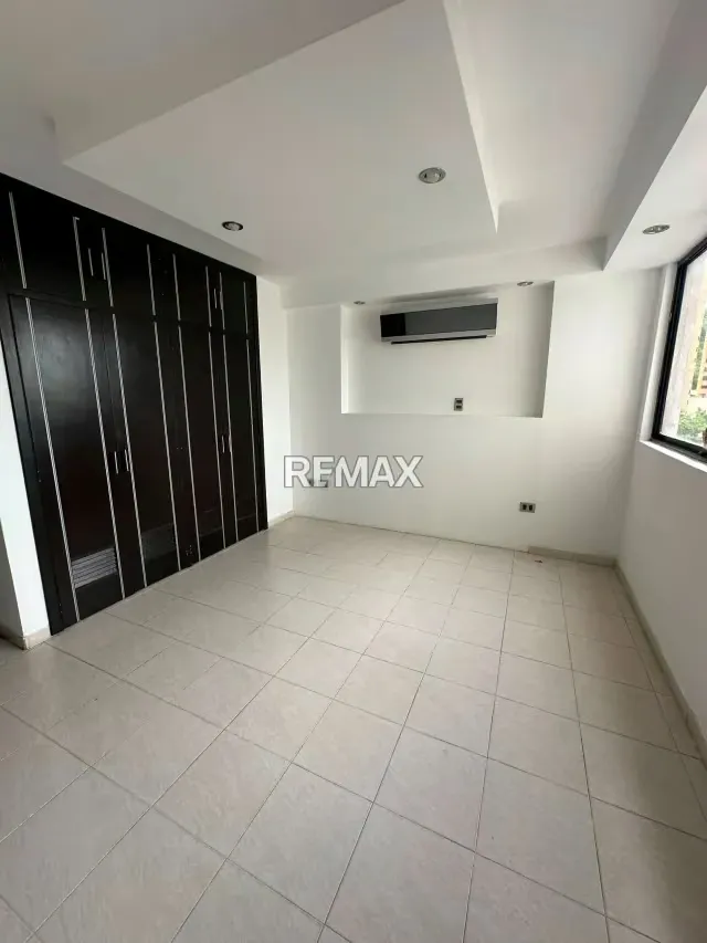 EN VENTA APARTAMENTO RES. ATAMAR URB. LAS CHIMENEAS - 13