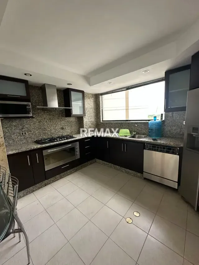 EN VENTA APARTAMENTO RES. ATAMAR URB. LAS CHIMENEAS - 14