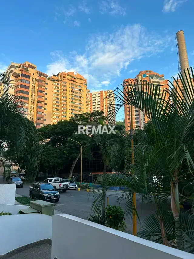 EN VENTA APARTAMENTO RES. ATAMAR URB. LAS CHIMENEAS - 4