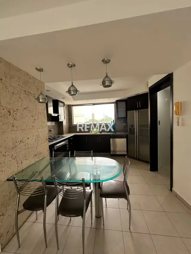 EN VENTA APARTAMENTO RES. ATAMAR URB. LAS CHIMENEAS - 9