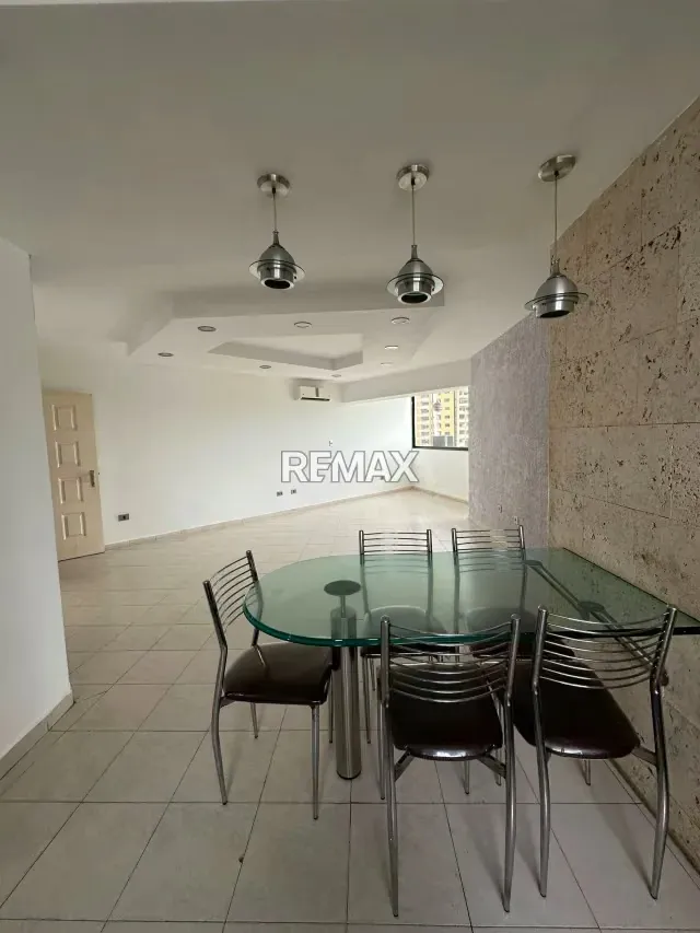 EN VENTA APARTAMENTO RES. ATAMAR URB. LAS CHIMENEAS - 10