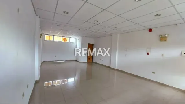 alquiler de local comercial en Centro comercial Plaza Esmeralda. San Diego