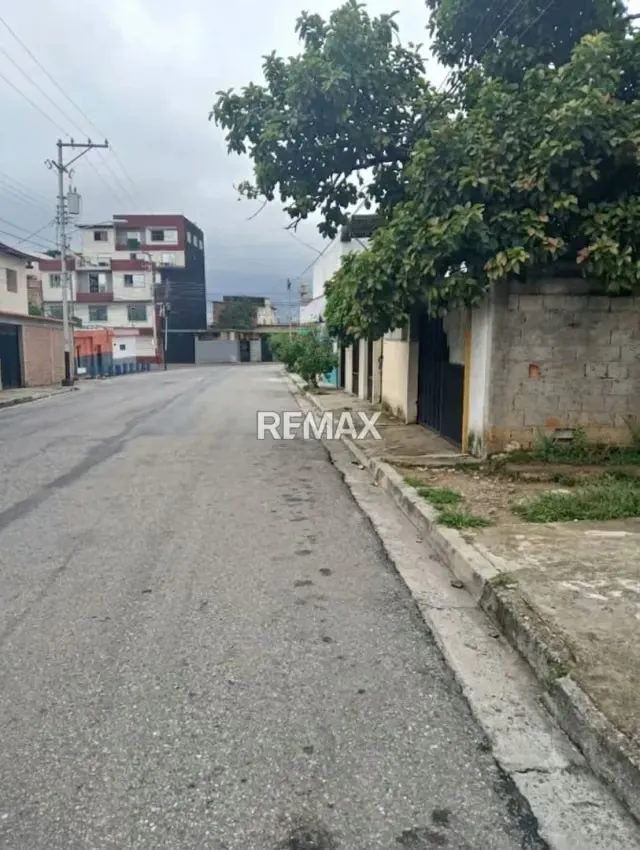 TERRENO EN BARRIO BOLÍVAR MAS CONSTRUCCIÓN. - 4