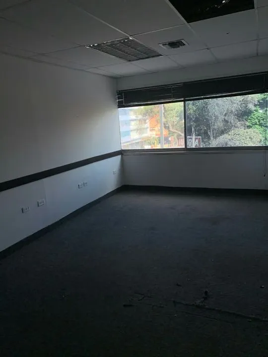 Se alquila oficina 1.000m2 Los Chaguaramos - 11