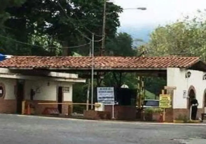 VENTA EXCLUSIVA CASA DE 3 NIVELES URB.CLUB DE CAMPO EN SAN ANTONIO DE LOS ALTOS