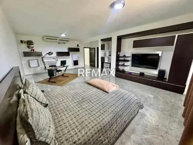 Hermosa Casa en Venta - 12