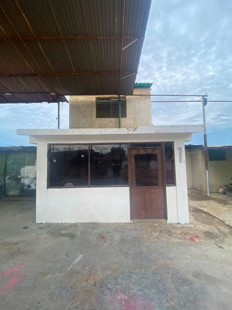 Se alquila terreno de 1200 m2 con galpon de 300 m2 en el Barrio Sur America - 11