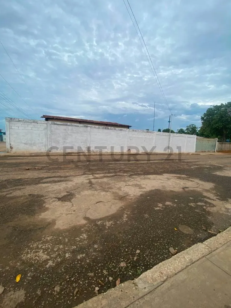 Se alquila terreno de 1200 m2 con galpon de 300 m2 en el Barrio Sur America - 12