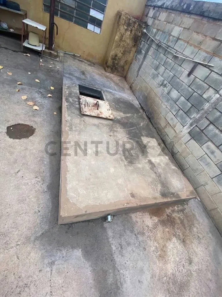 Se alquila terreno de 1200 m2 con galpon de 300 m2 en el Barrio Sur America - 13