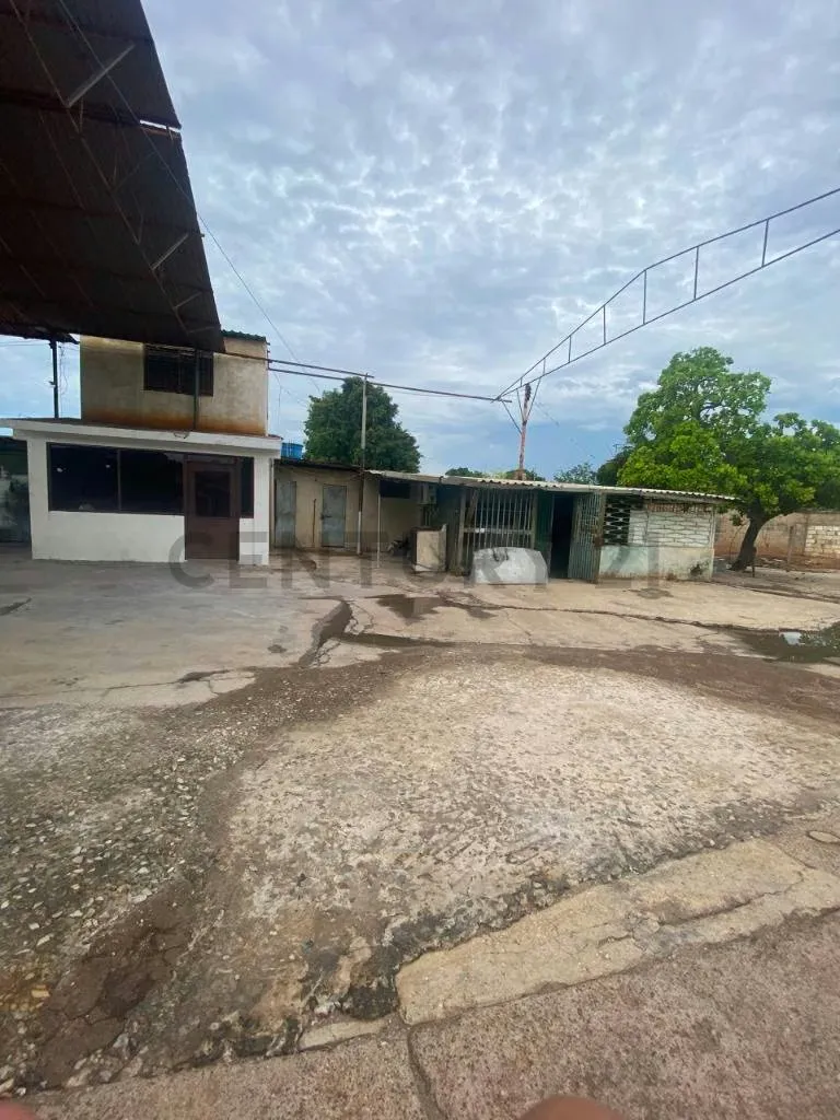 Se alquila terreno de 1200 m2 con galpon de 300 m2 en el Barrio Sur America - 2
