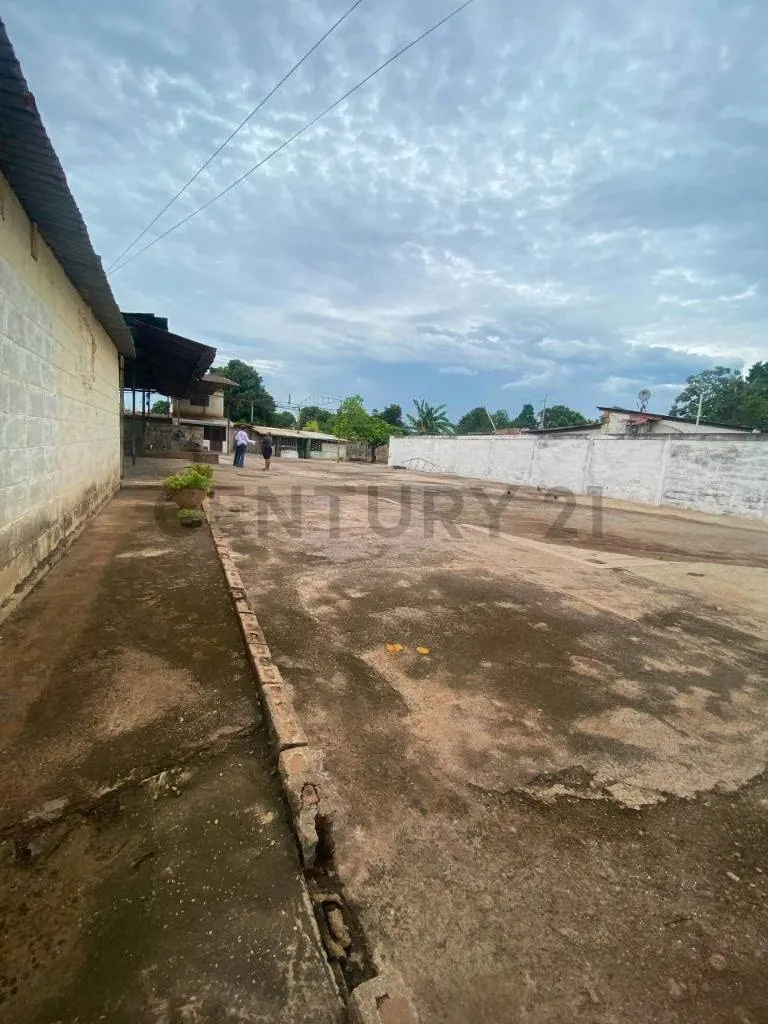 Se alquila terreno de 1200 m2 con galpon de 300 m2 en el Barrio Sur America - 5