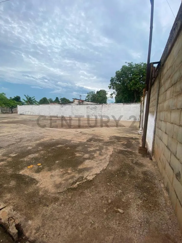 Se alquila terreno de 1200 m2 con galpon de 300 m2 en el Barrio Sur America - 9