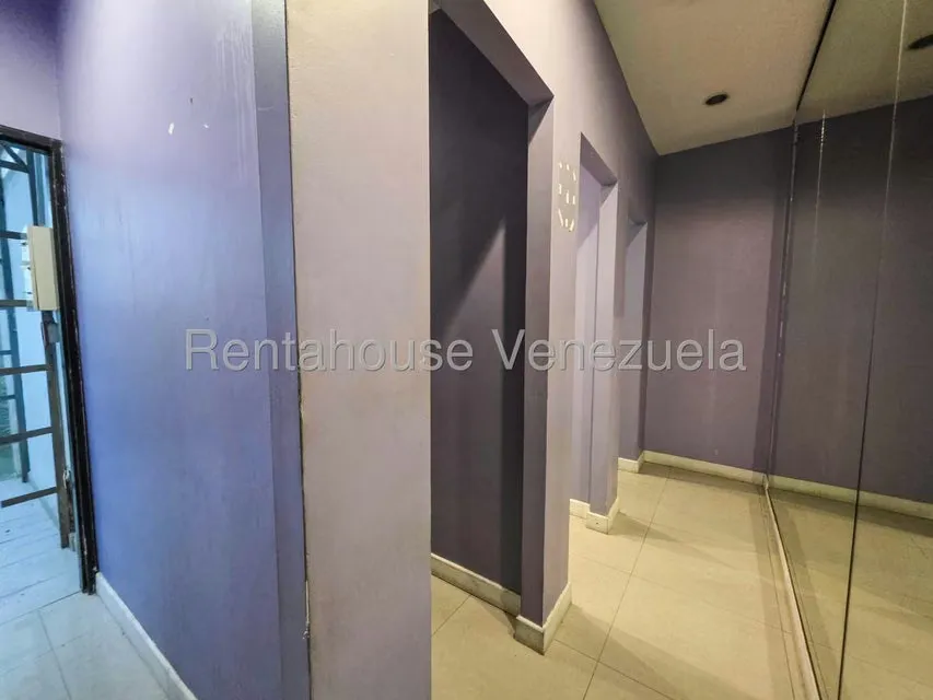 Local Comercial en Alquiler en Los Dos Caminos, Distrito Metropolitano - 10