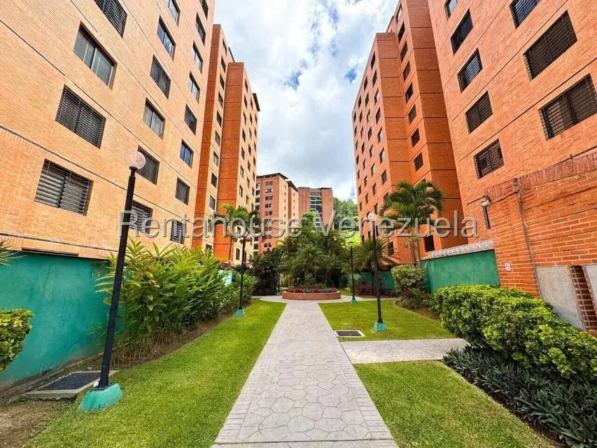 Apartamento (1 Nivel) en Alquiler en Colinas de La Tahona, Distrito Metropolitano - 2
