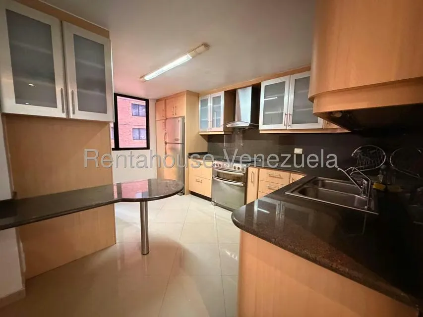 Apartamento (1 Nivel) en Alquiler en Colinas de La Tahona, Distrito Metropolitano - 11