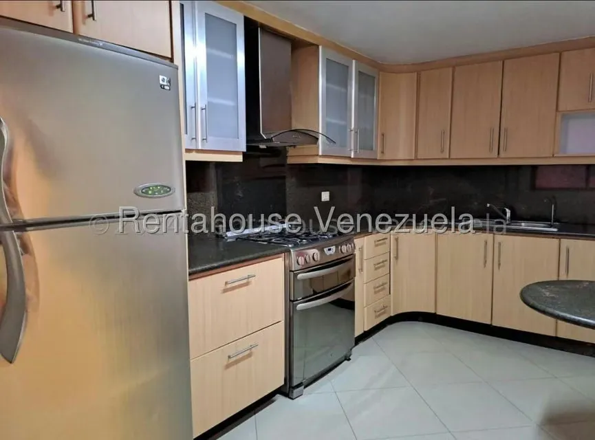 Apartamento (1 Nivel) en Alquiler en Colinas de La Tahona, Distrito Metropolitano - 12