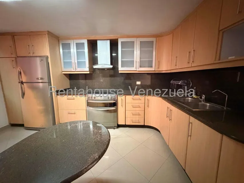 Apartamento (1 Nivel) en Alquiler en Colinas de La Tahona, Distrito Metropolitano - 12