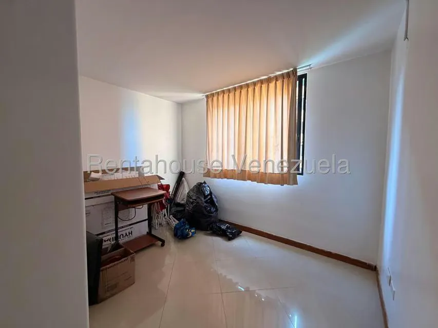Apartamento (1 Nivel) en Alquiler en Colinas de La Tahona, Distrito Metropolitano - 15