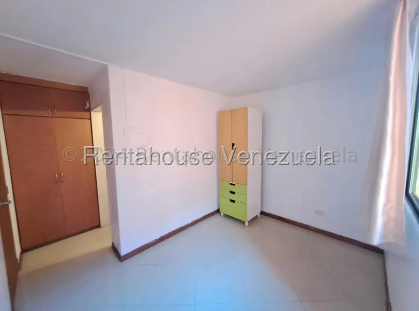 Apartamento (1 Nivel) en Alquiler en Colinas de La Tahona, Distrito Metropolitano - 15