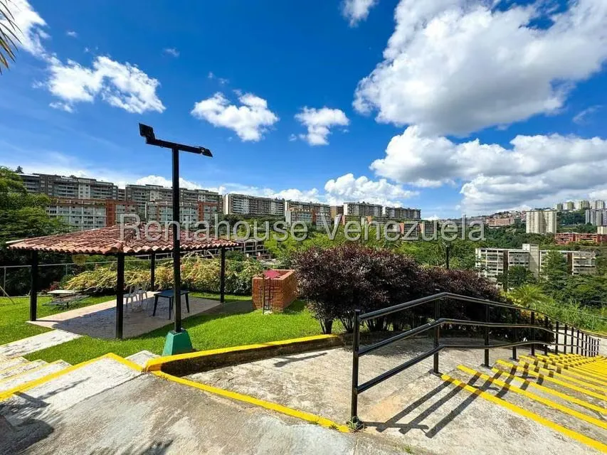 Apartamento (1 Nivel) en Alquiler en Colinas de La Tahona, Distrito Metropolitano - 18