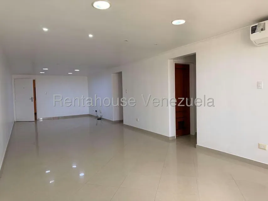 Apartamento (1 Nivel) en Alquiler en Colinas de La Tahona, Distrito Metropolitano - 4