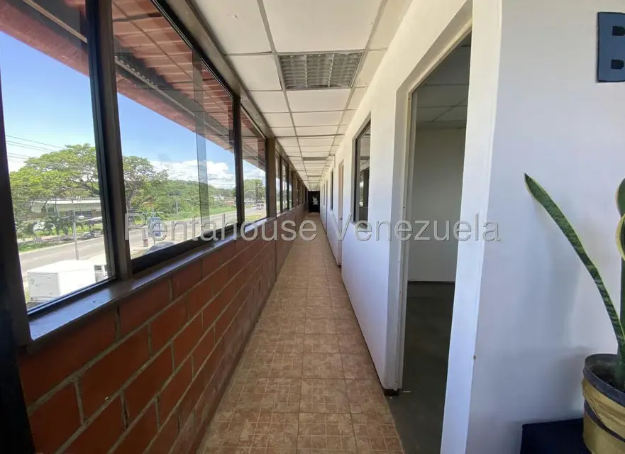 Local Comercial en Venta en La Raiza, Miranda - 40