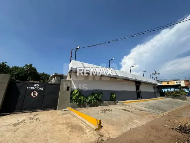 LOCAL COMERCIAL EN AVENIDA 15 DE SIERRA MAESTRA - 9
