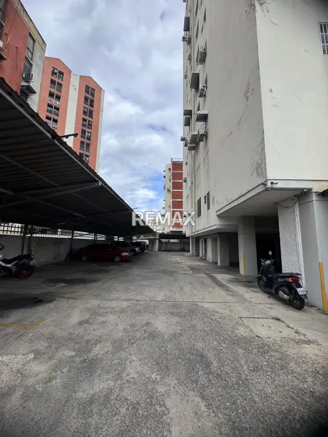 EN ALQUILER APARTAMENTO EN URB LOS CAOBOS - 2
