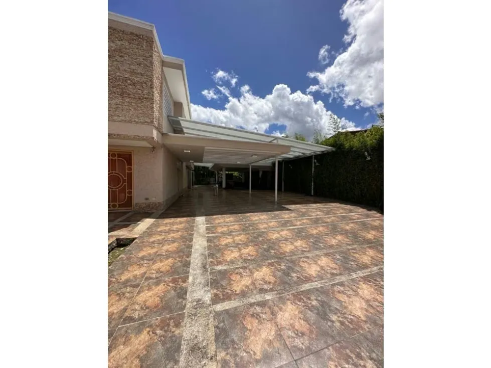 CASA EN VENTA 570 M2 - URB. MACARACUAY - 23