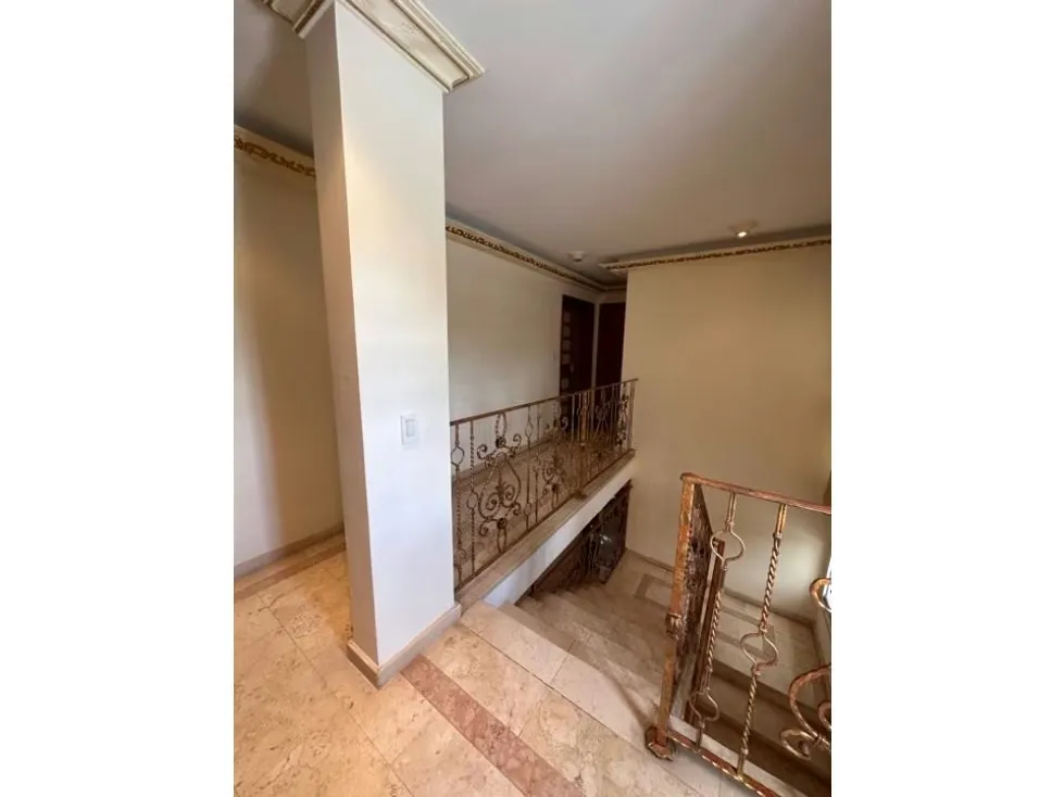 CASA EN VENTA 570 M2 - URB. MACARACUAY - 8