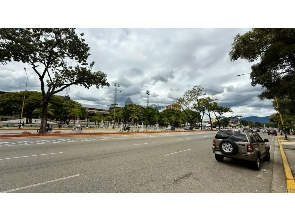 Local en venta en av. Bolívar norte Valencia. TCL L 9682478