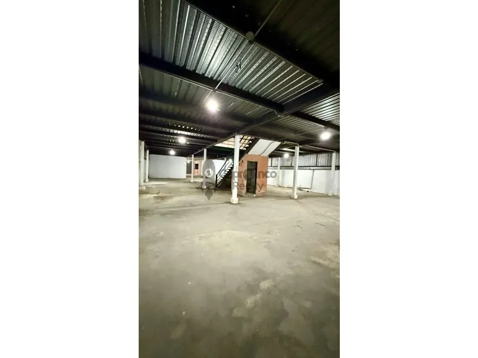 Local en venta en av. Bolívar norte Valencia. TCL L 9682478 - 7