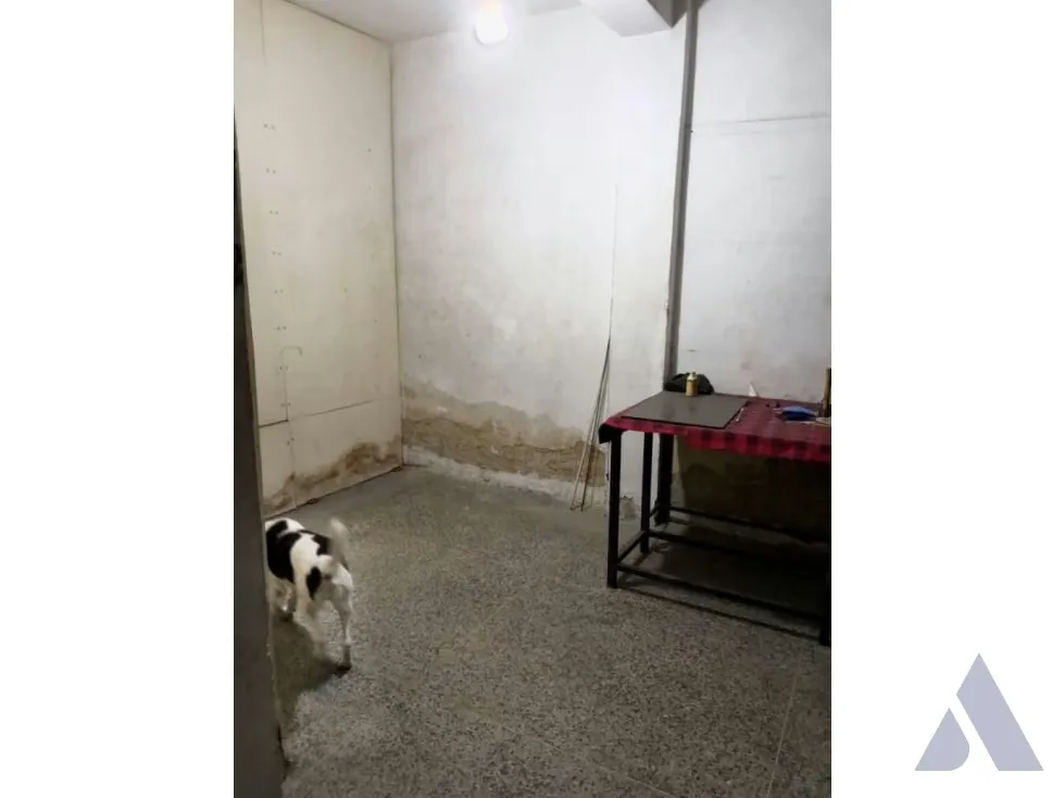 Se alquila local a pie de calle 124m2 El Cementerio 0156 - 4