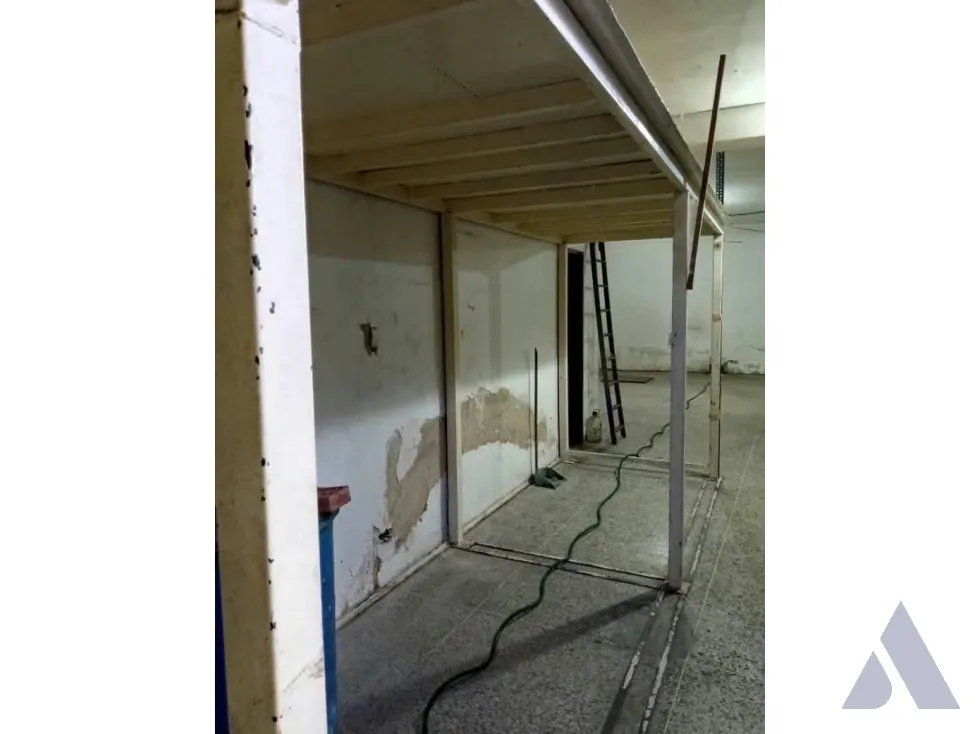 Se alquila local a pie de calle 124m2 El Cementerio 0156 - 5