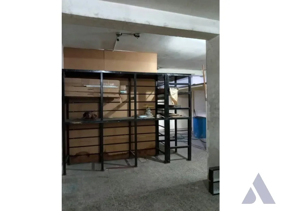 Se alquila local a pie de calle 124m2 El Cementerio 0156 - 6