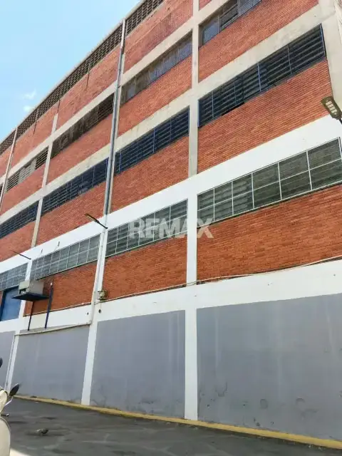 Local Industrial metalmecánica, Producción de chapas publicitarias, material POP, Petare