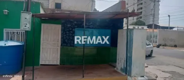 CASA EN ESQUINA PARA REMODELAR EN DR QUINTERO