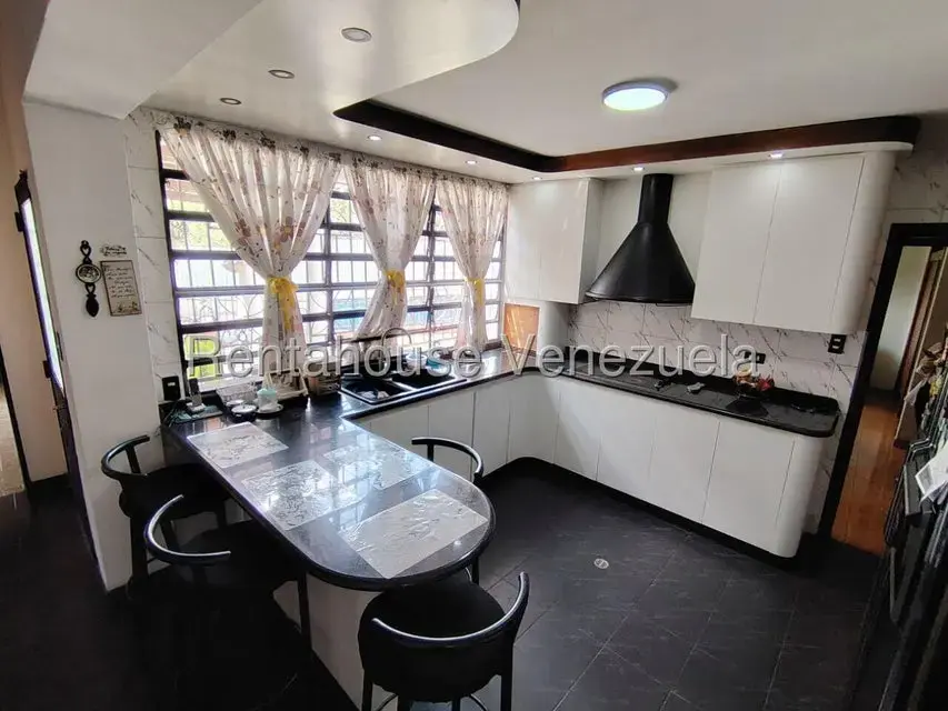 Casa (Multipes Niveles) en Venta en La Macarena Norte, Miranda - 9
