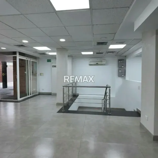 VENTA DE LOCAL COMERCIAL LAS MERCEDES - 2