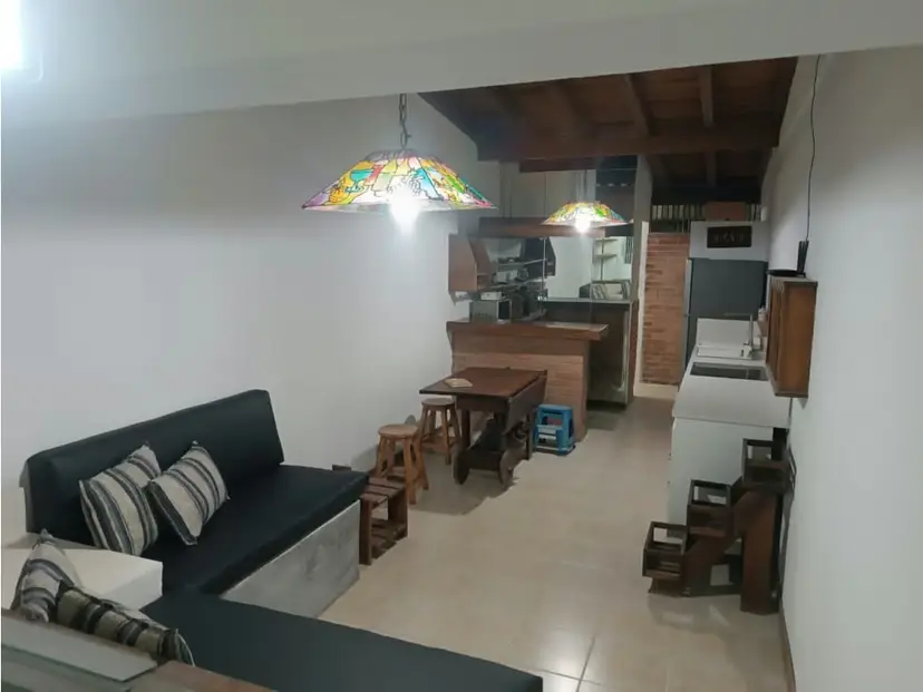 Alquilo anexo 450m2 Alto Prado 6451