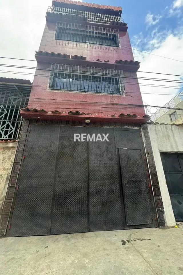 Venta de Casa, Urbanización Urdaneta, Catia.