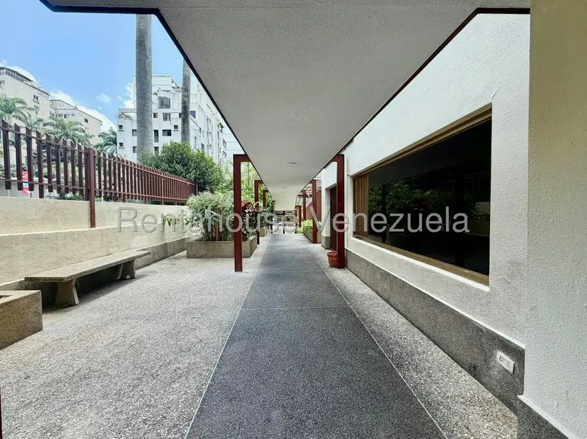 Apartamento (1 Nivel) en Alquiler en Los Palos Grandes, Distrito Metropolitano - 2