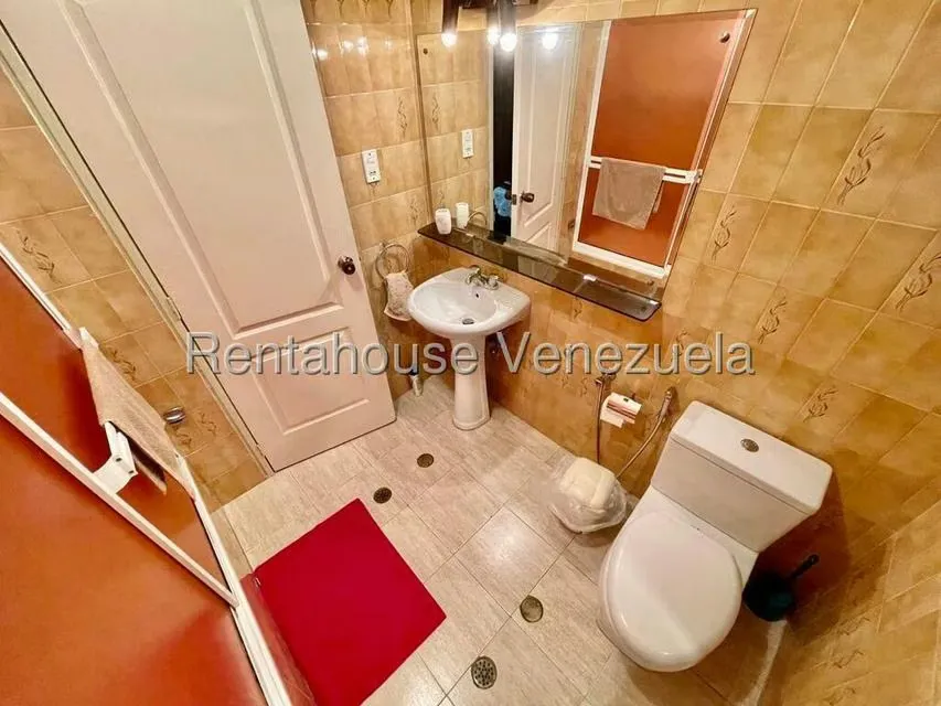 Apartamento (1 Nivel) en Alquiler en Los Palos Grandes, Distrito Metropolitano - 17