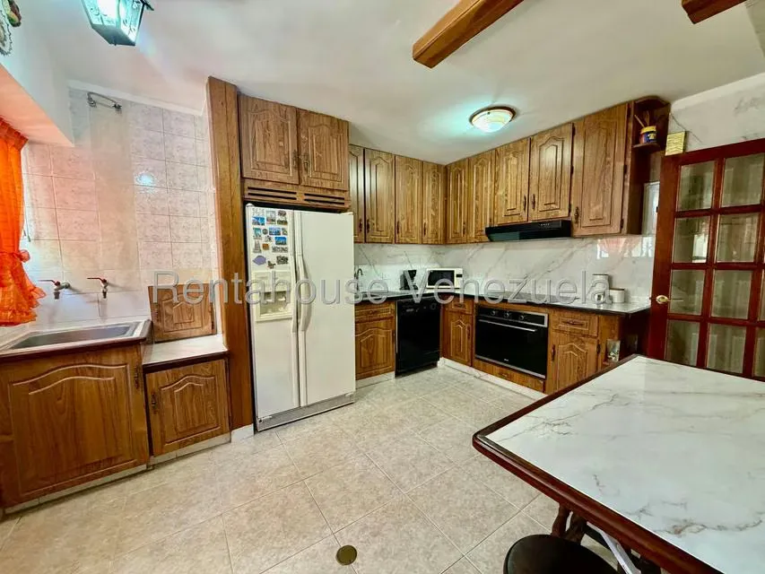 Apartamento (1 Nivel) en Alquiler en Los Palos Grandes, Distrito Metropolitano - 5